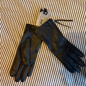 NWT black lamb leather gloves with touchscreen technology